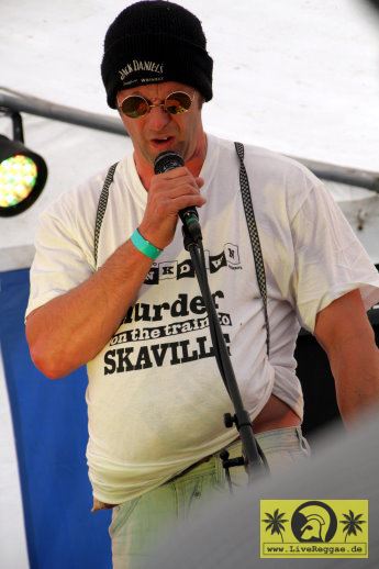 Trevor Clark (UK) - Murder on the train to Skaville 19. This Is Ska Festival - Wasserburg, Rosslau 27. Juni 2015 (9) Lesung.JPG